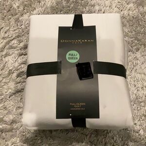 Donna Karan platinum Hammered silk blend queen quilt